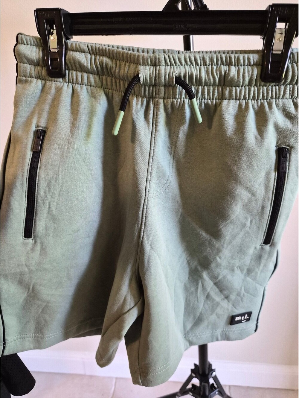 M+L Men's Athletic Shorts 2-Pack with Zipper Pockets and Drawstring Waist 0146